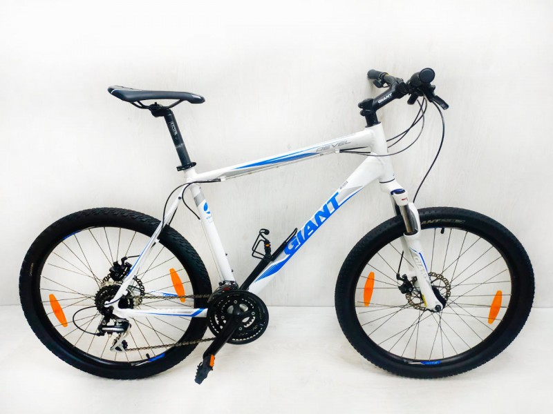 Велосипед Giant Revel 1 26" (XL, білий/синій, б/у)